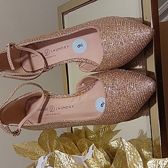 Chinese Laundry Los Angeles Heels, size 9, color gold. 3 1/2 in. - Picture 3 of 4